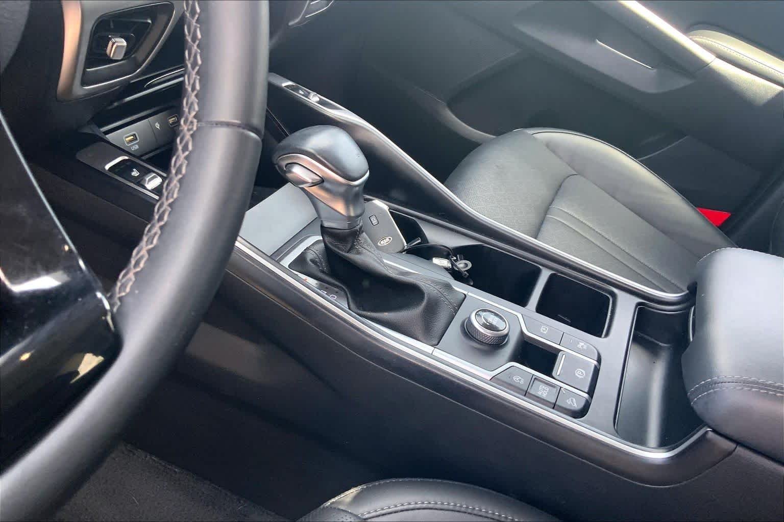 Used 2021 Everlasting Silver Kia EX image 16