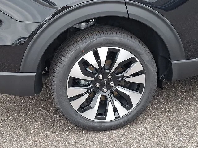 New 2026 Agate Black Metallic Ford Platinum™ image 5