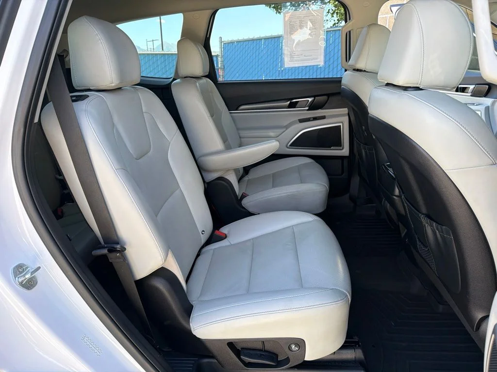 Used 2022 White Kia S image 24
