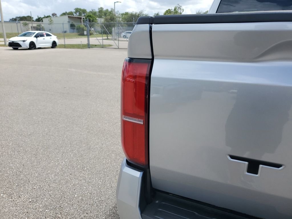 2025 Toyota Tacoma SR5 - Photo 12