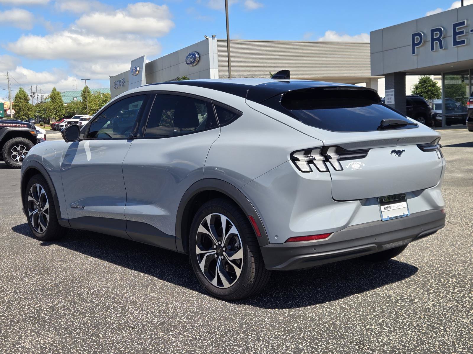 Used 2024 Glacier Gray Metallic TriCoat Ford Select image 8
