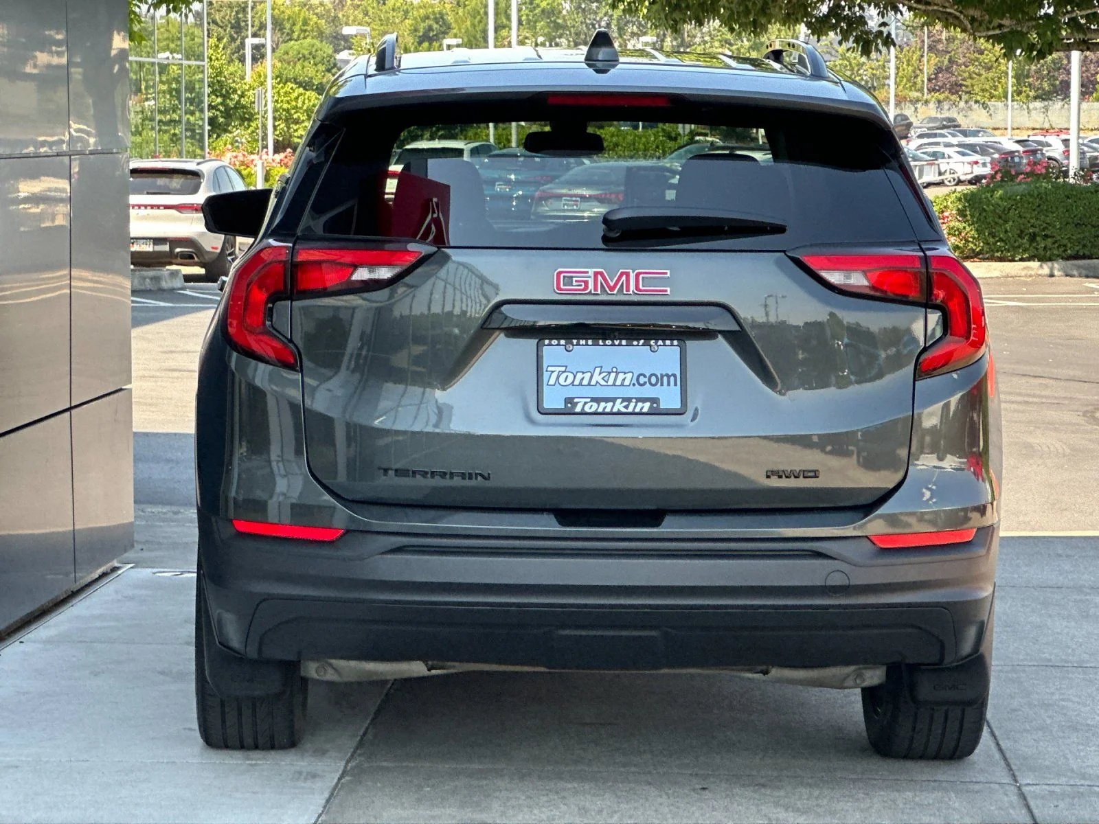 Used 2020 Graphite Gray Metallic GMC SLE image 4