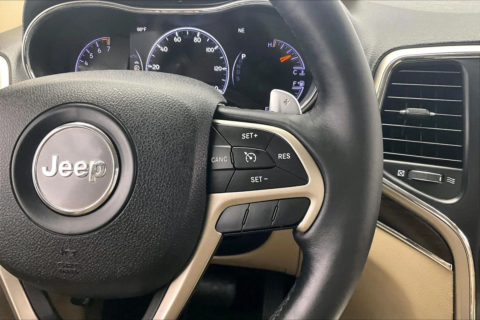 Used 2014 Granite Crystal Metallic Clearcoat Jeep Limited image 21