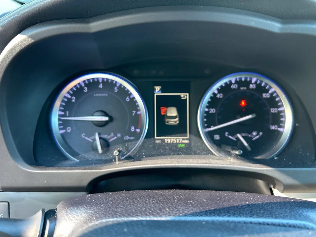 Used 2019 Silver Toyota XLE image 19