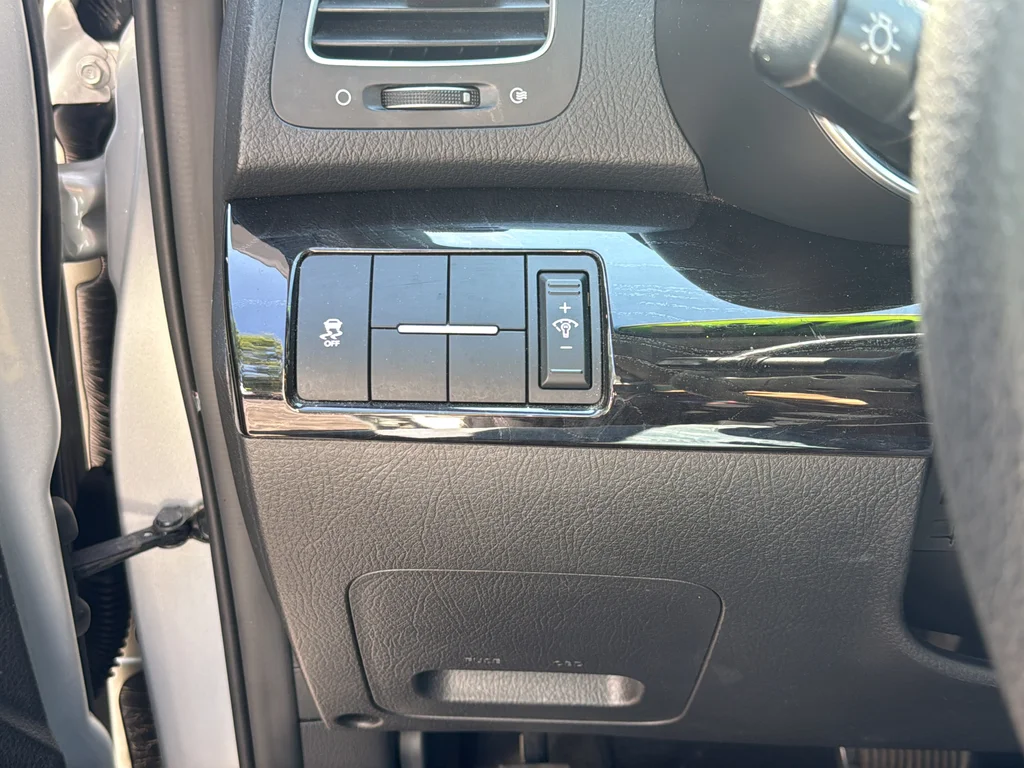 Used 2014 Silver Kia LX image 25