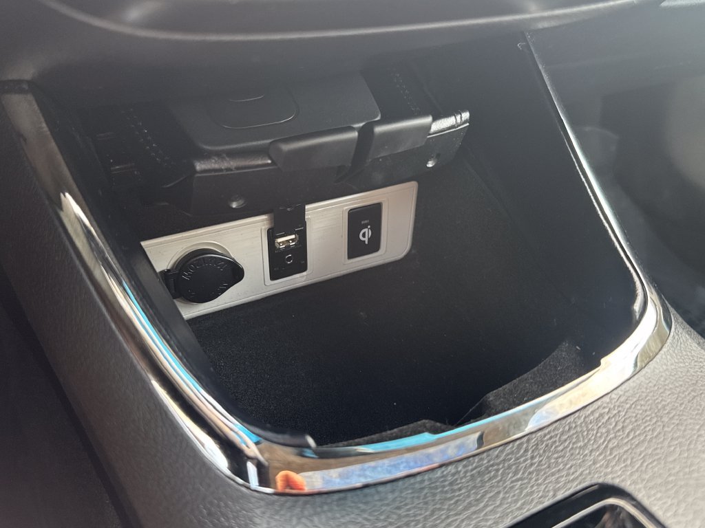Used 2016 Silver Toyota XLE Premium image 25