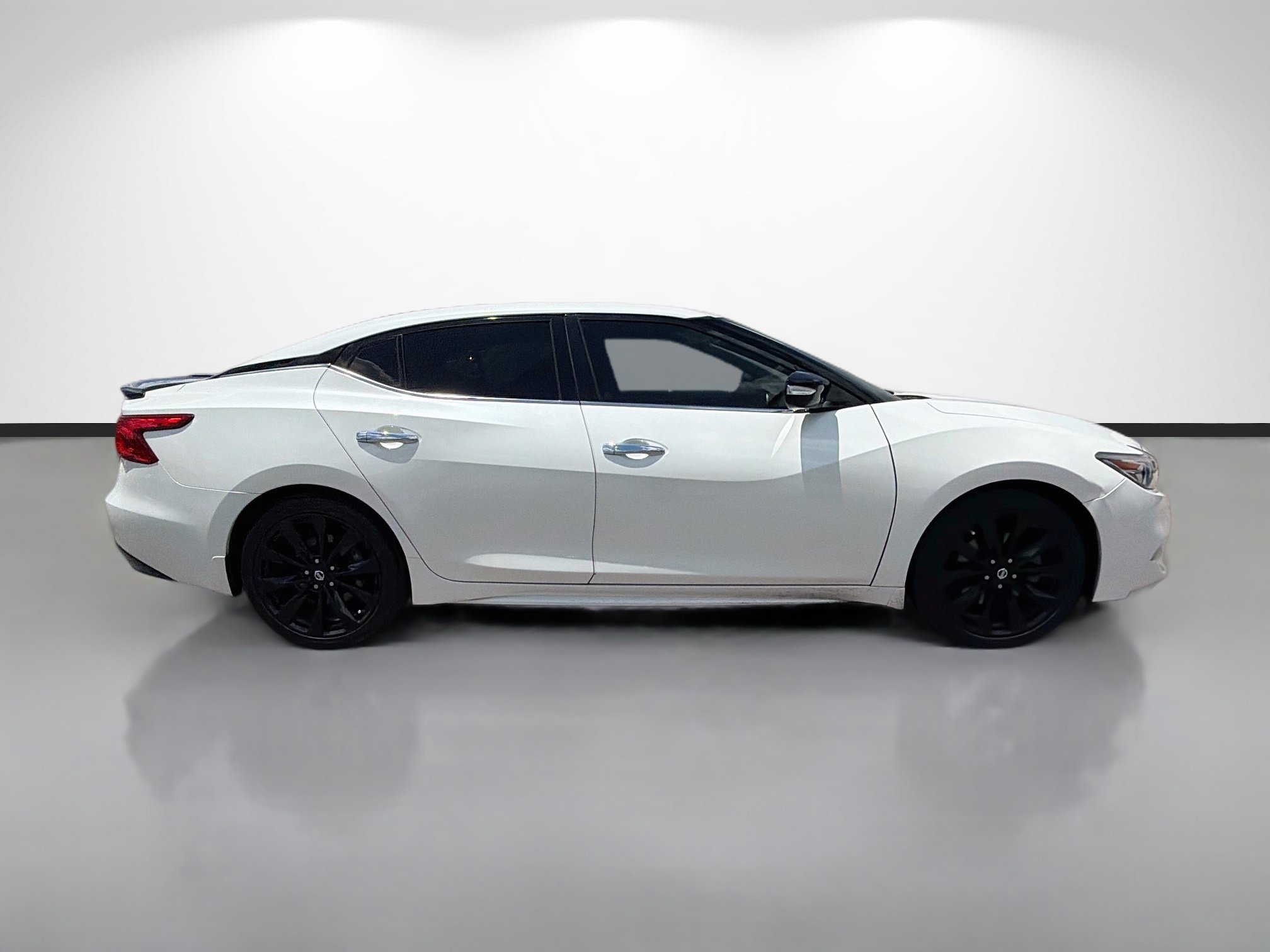 Used 2017 Pearl White Nissan SR image 2