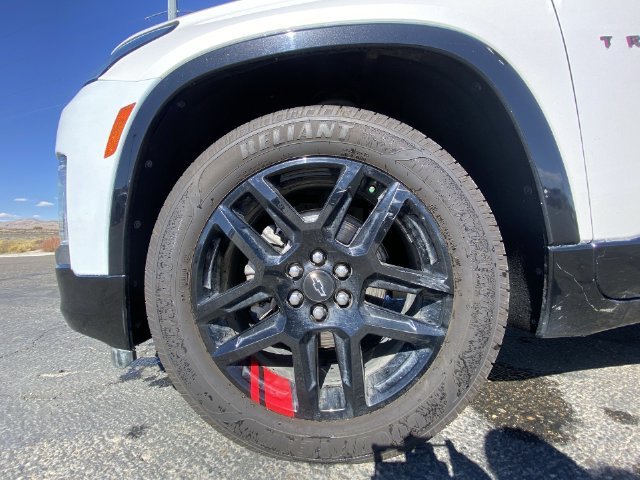 Used 2022 IRIDESCENT PEARL TRICOAT Chevrolet Premier image 10