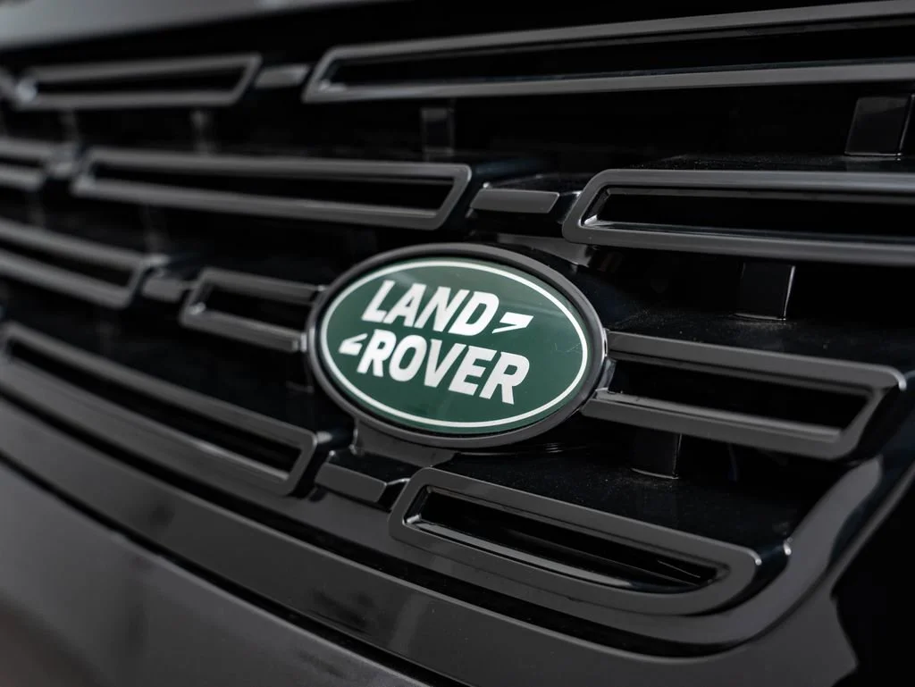 New 2026 Carpathian Grey Land Rover SE image 3