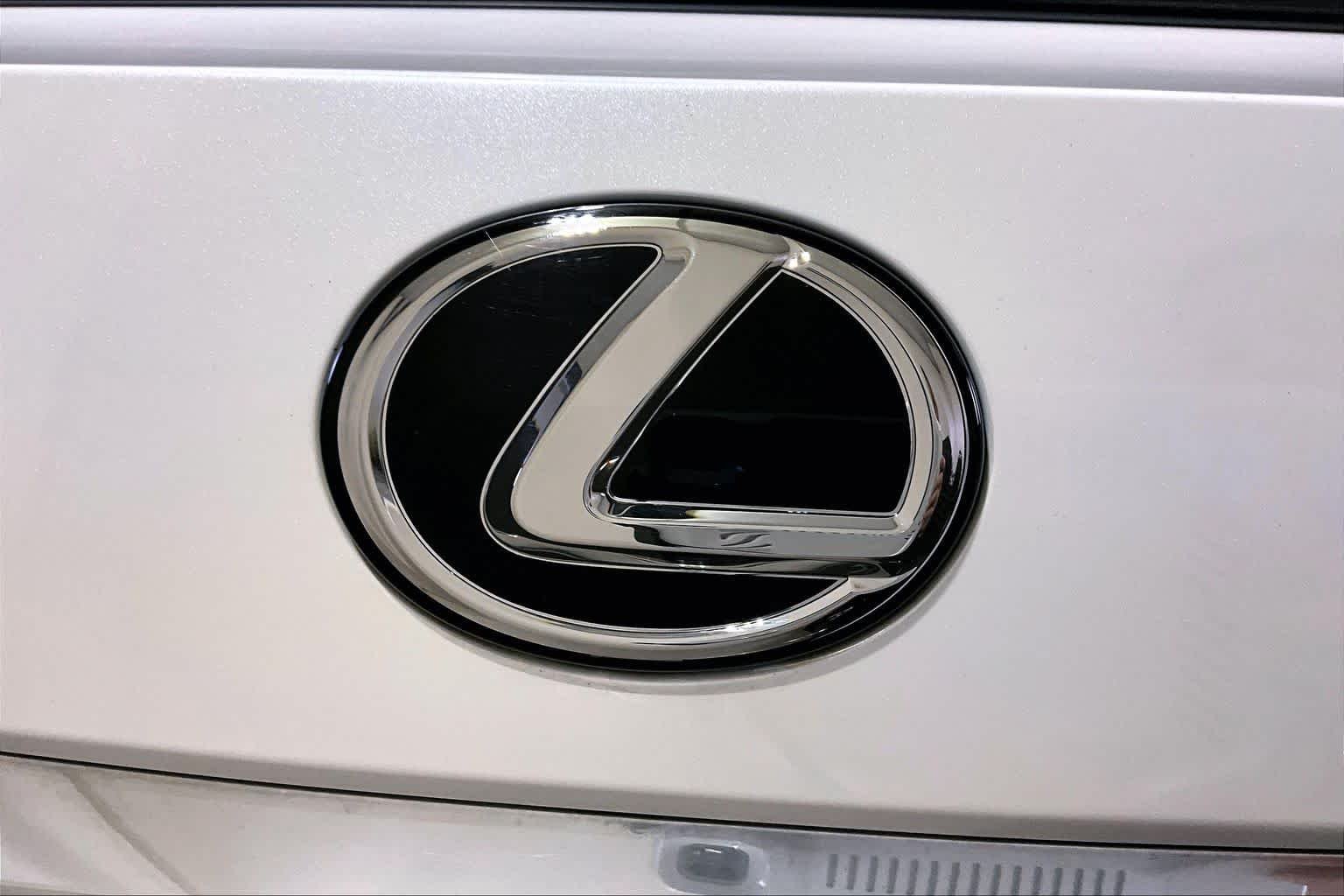 Used 2017 Eminent White Pearl Lexus  image 43