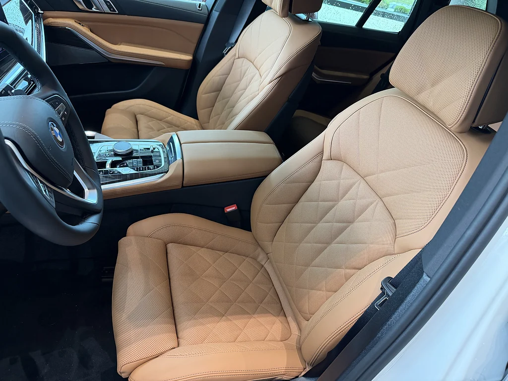 New 2026 Mineral White Metallic BMW xDrive50e image 12