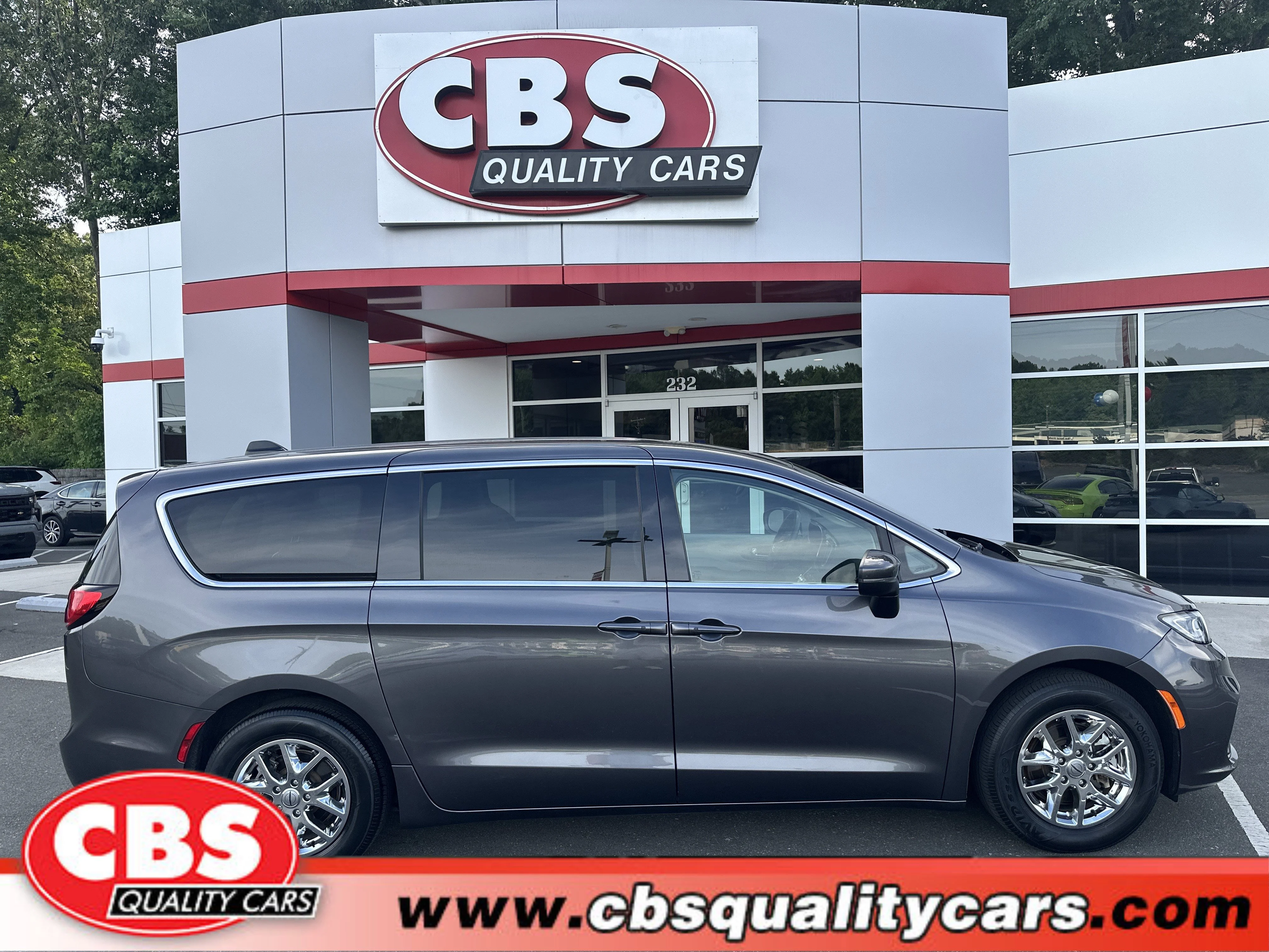2023 Chrysler Pacifica Touring L's photo