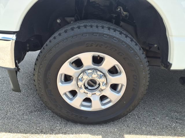 Used 2024  Ford XL image 9