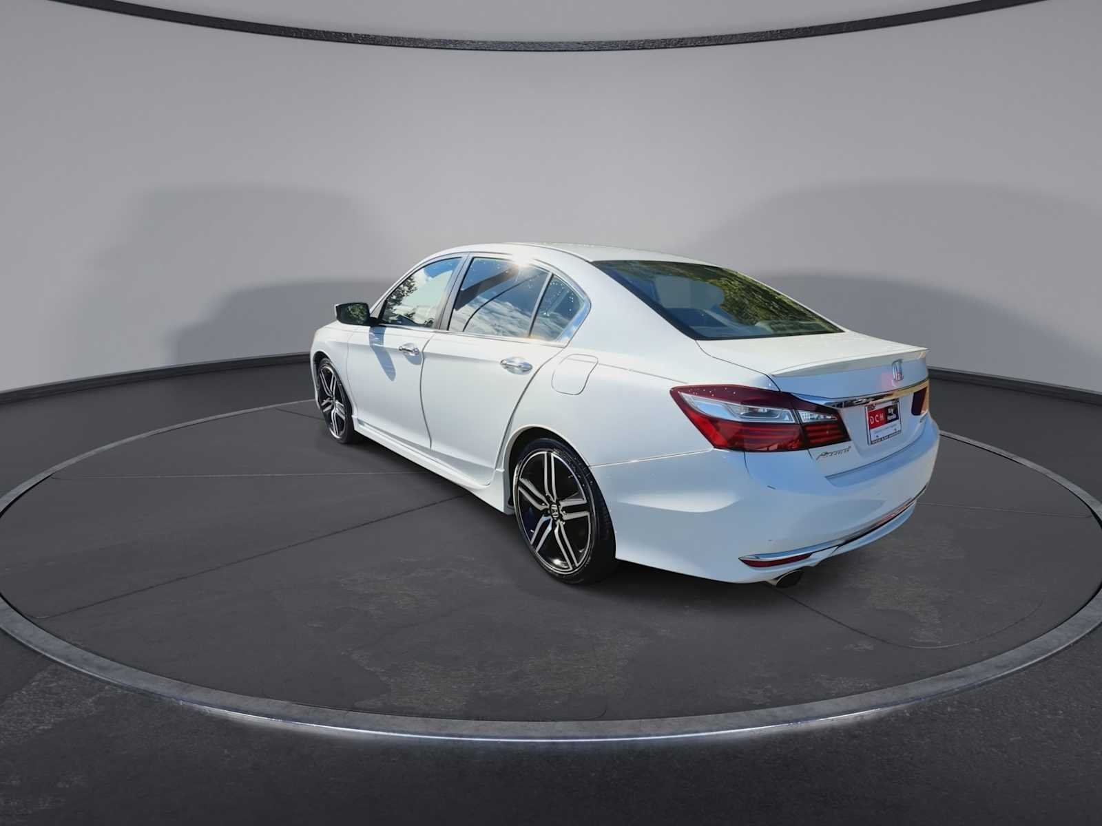 Used 2016 White Orchid Pearl Honda Sport image 6