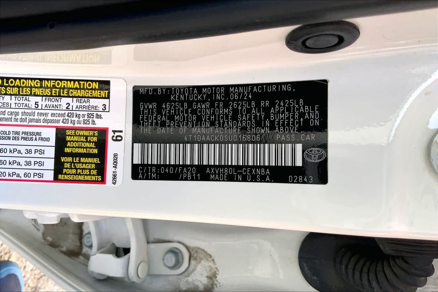 Used 2025 Ice Cap Toyota LE image 34