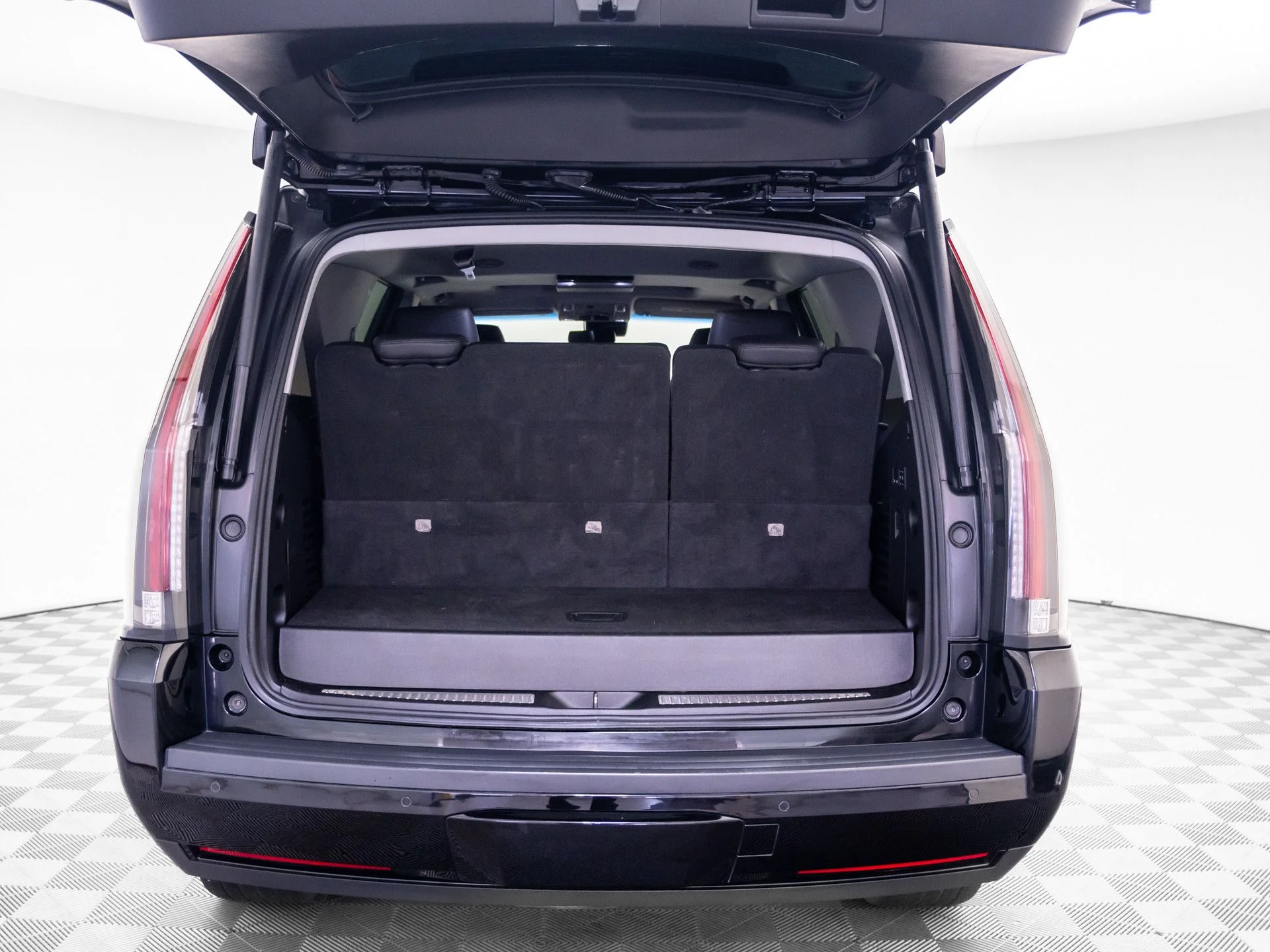 Used 2019 Black Cadillac Luxury image 33