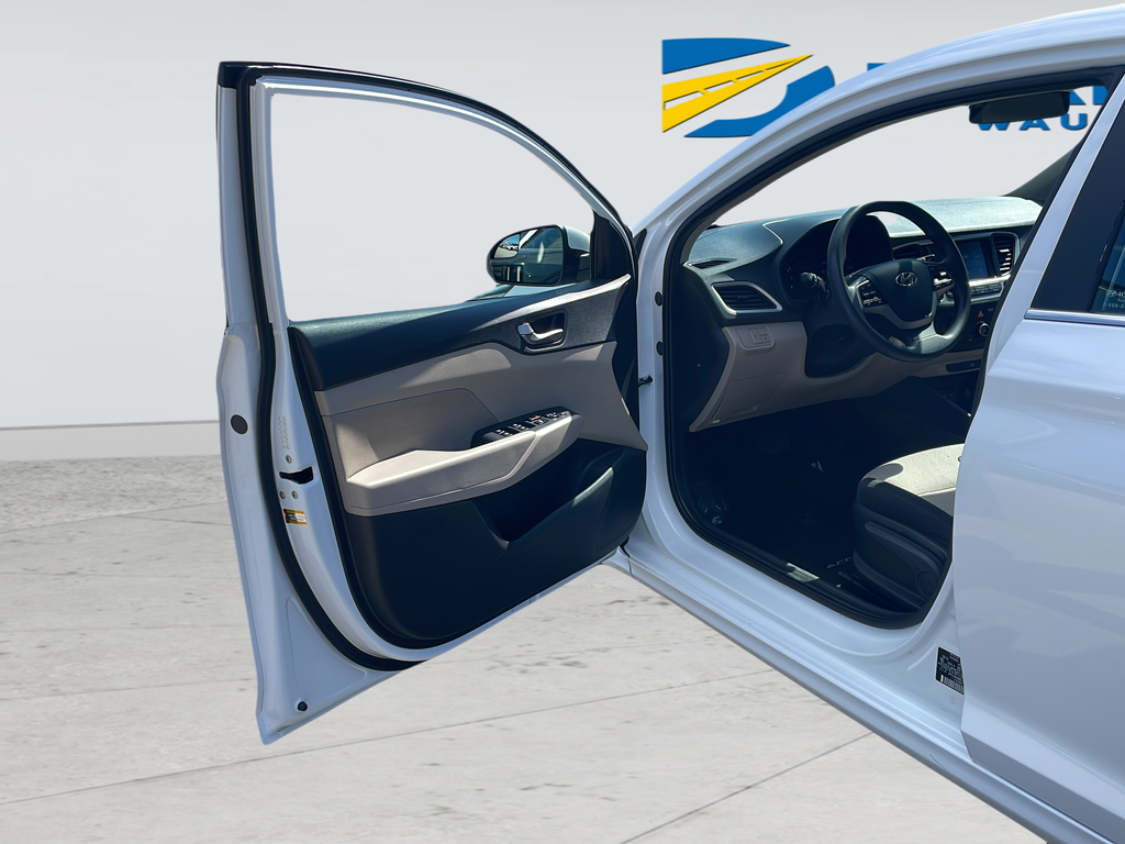 Used 2022 White Hyundai SEL image 33
