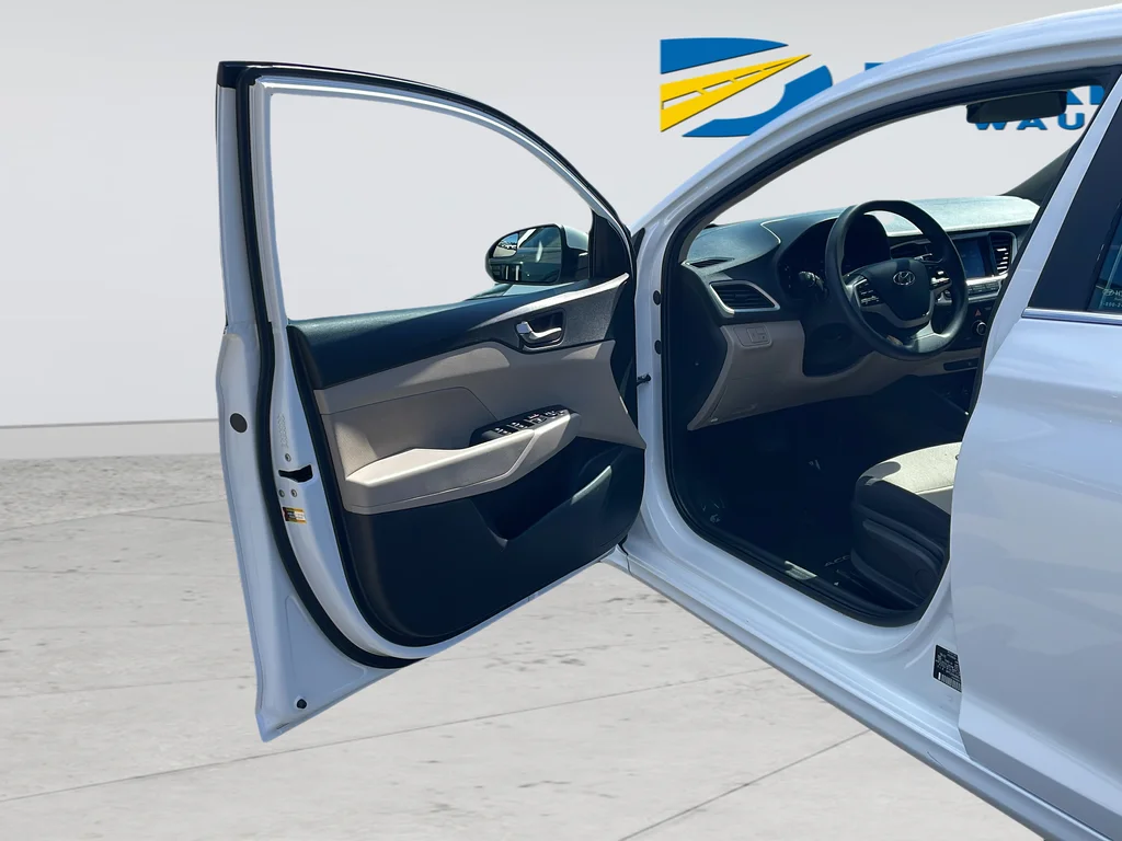 Used 2022 White Hyundai SEL image 33
