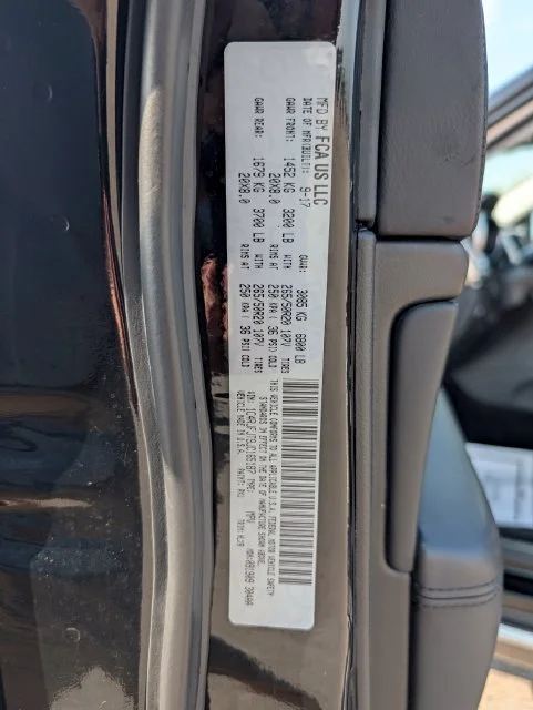 Used 2018 Black Jeep Summit image 30