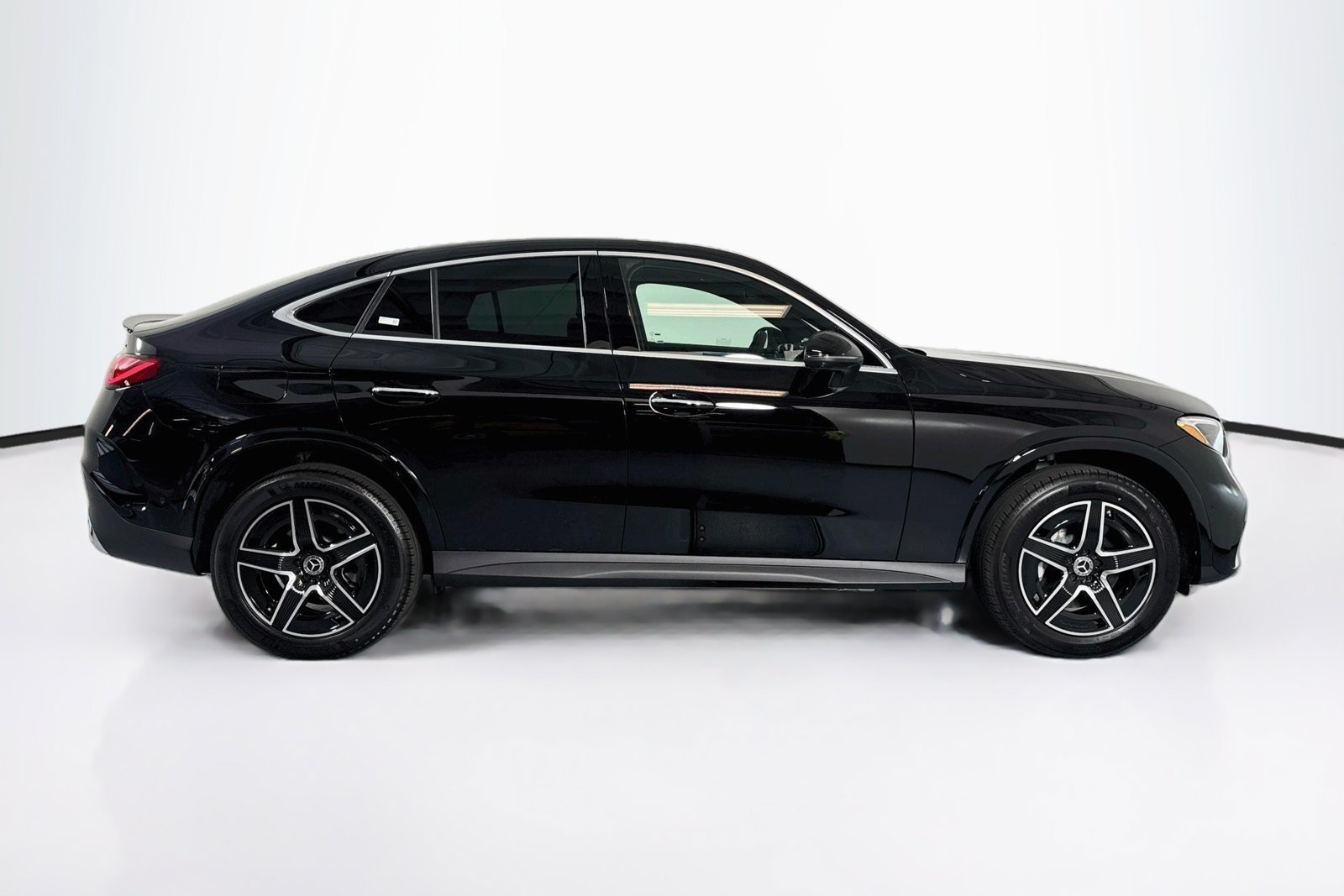 New 2027 Black Mercedes-Benz GLC 300 image 4