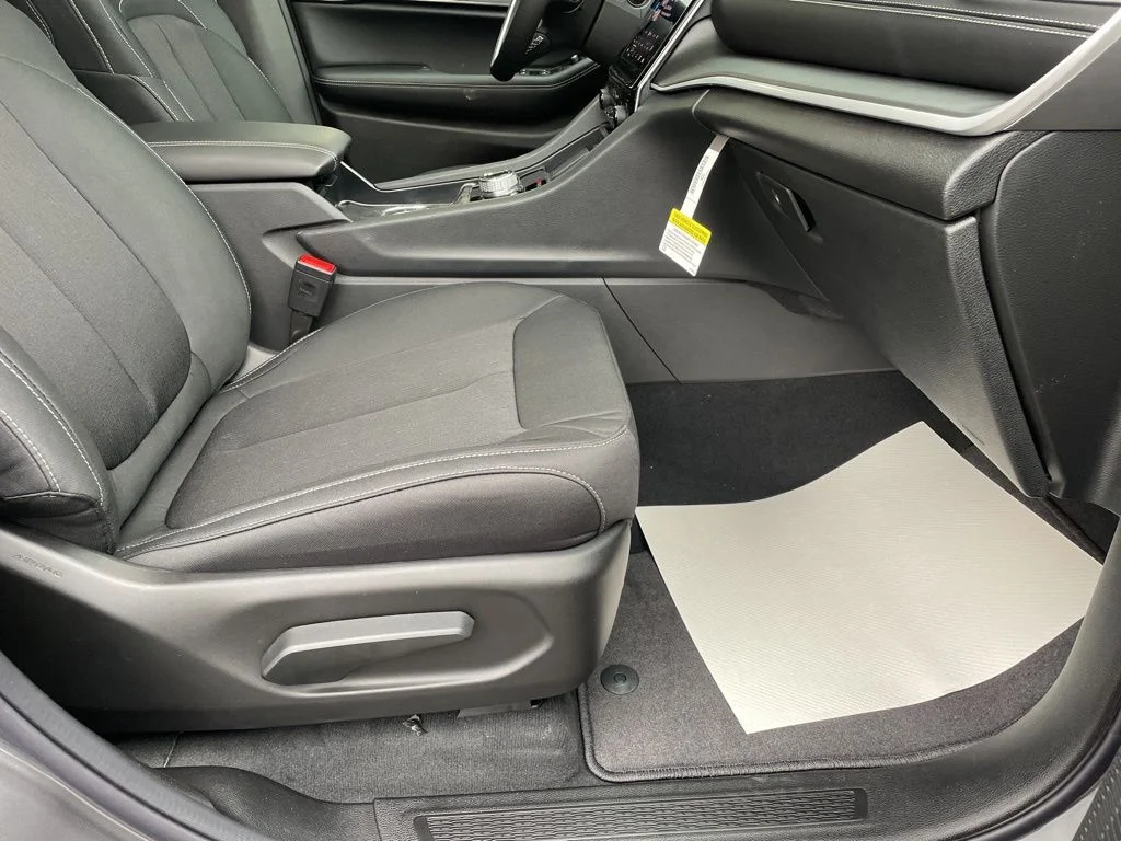 New 2026 Baltic Gray Metallic Clear-Coat Exterior Paint Jeep Laredo X image 18