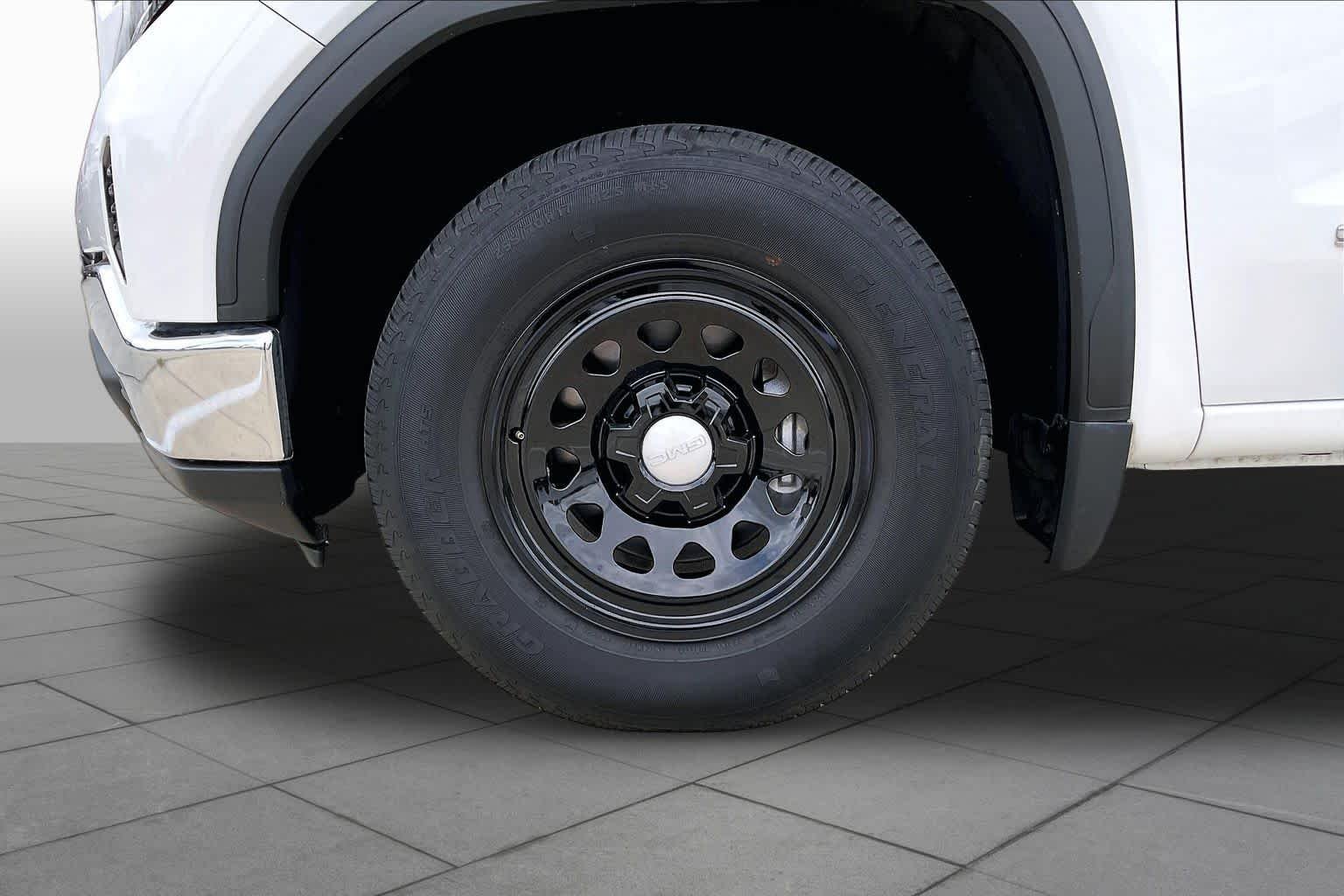 Certified Used 2022 Summit White GMC Pro image 10