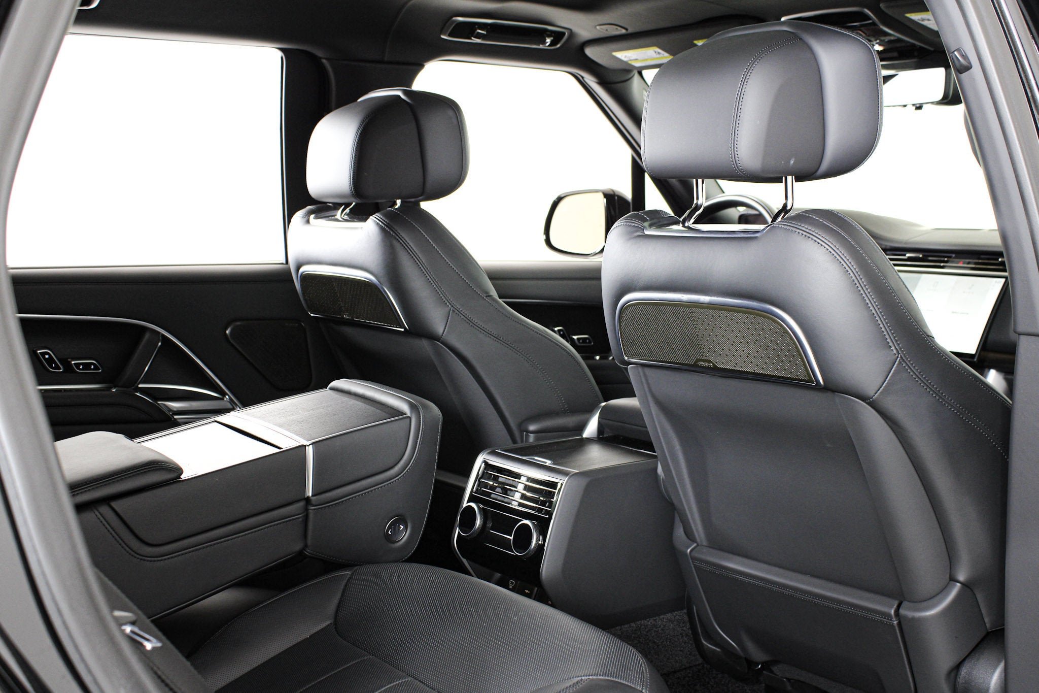 Used 2025 Black Land Rover Autobiography image 28