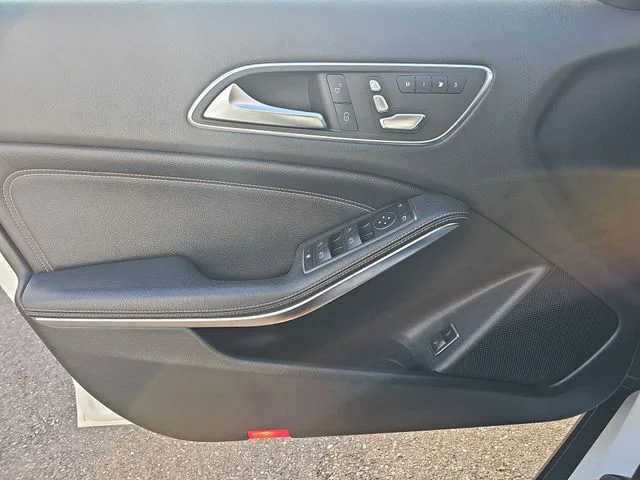 Used 2019 White Mercedes-Benz GLA 250 image 26