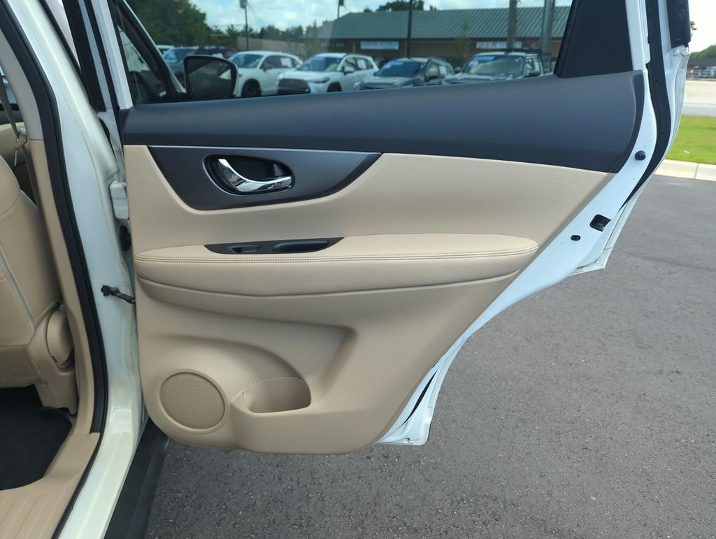 Used 2015 White Nissan SV image 30