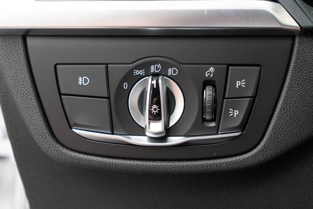 Used 2020 Glacier Silver Metallic BMW xDrive30i image 24
