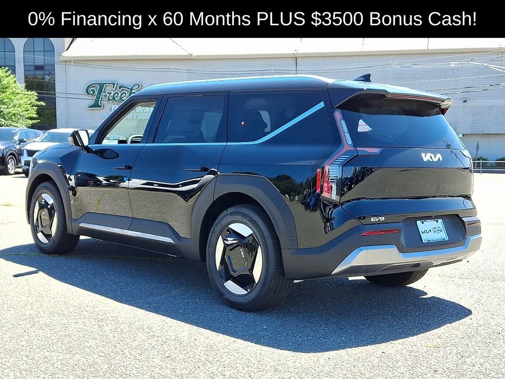 New 2026 Ebony Black Kia Wind AWD image 3