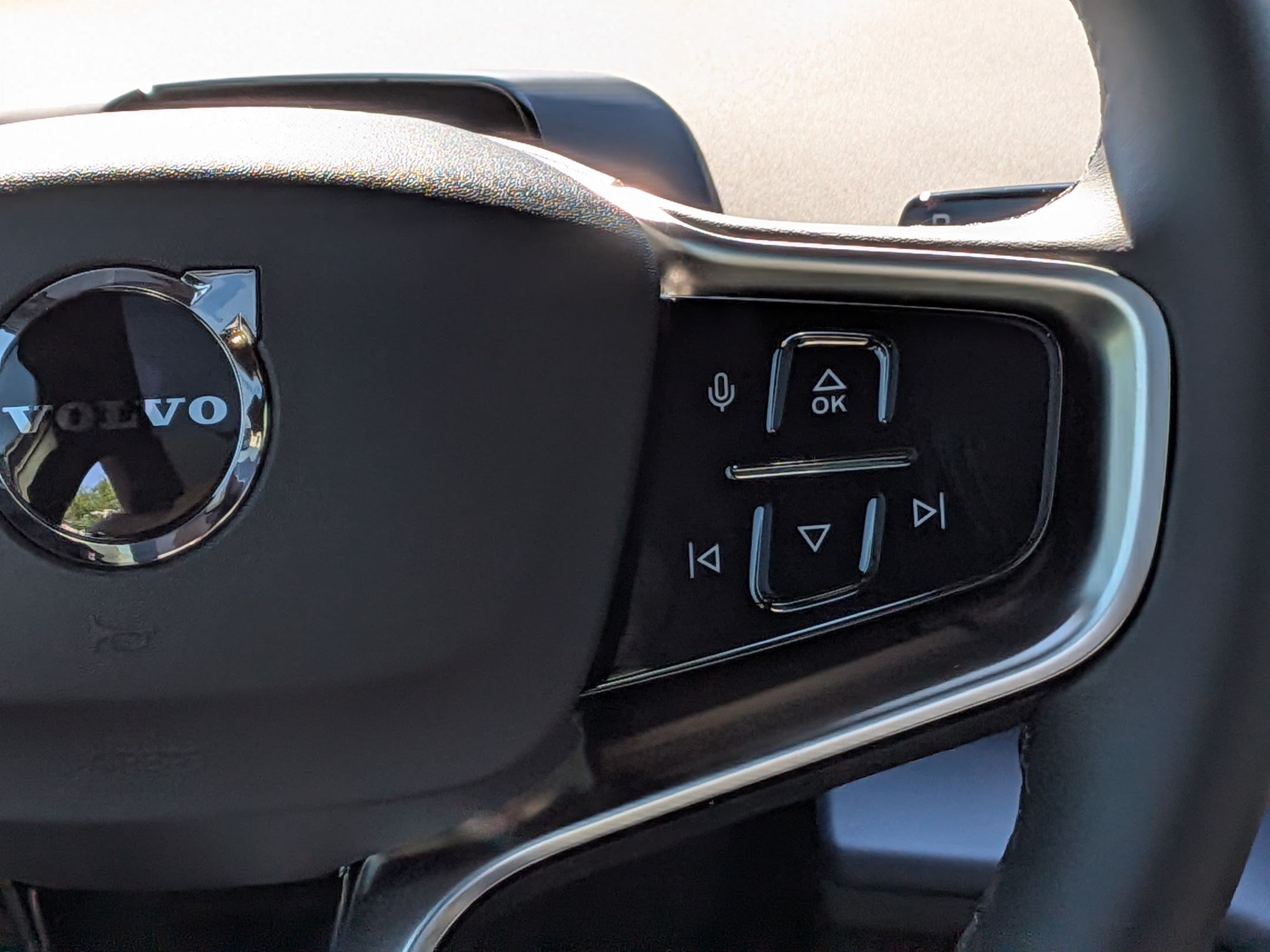 Certified Used 2025 Cloud Volvo Ultra image 18