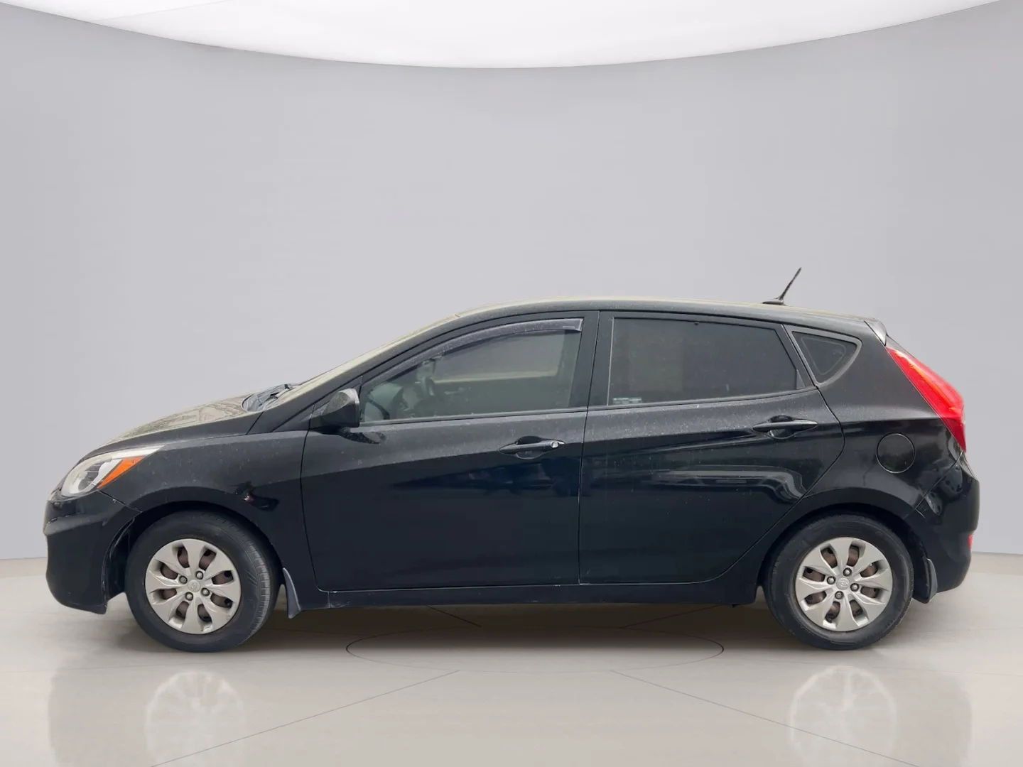 Used 2016 Black Hyundai SE image 3