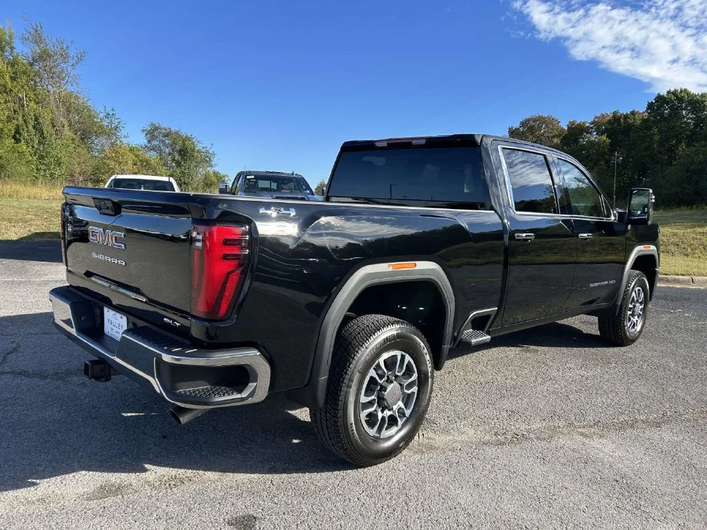 New 2026 Onyx Black GMC SLT image 4