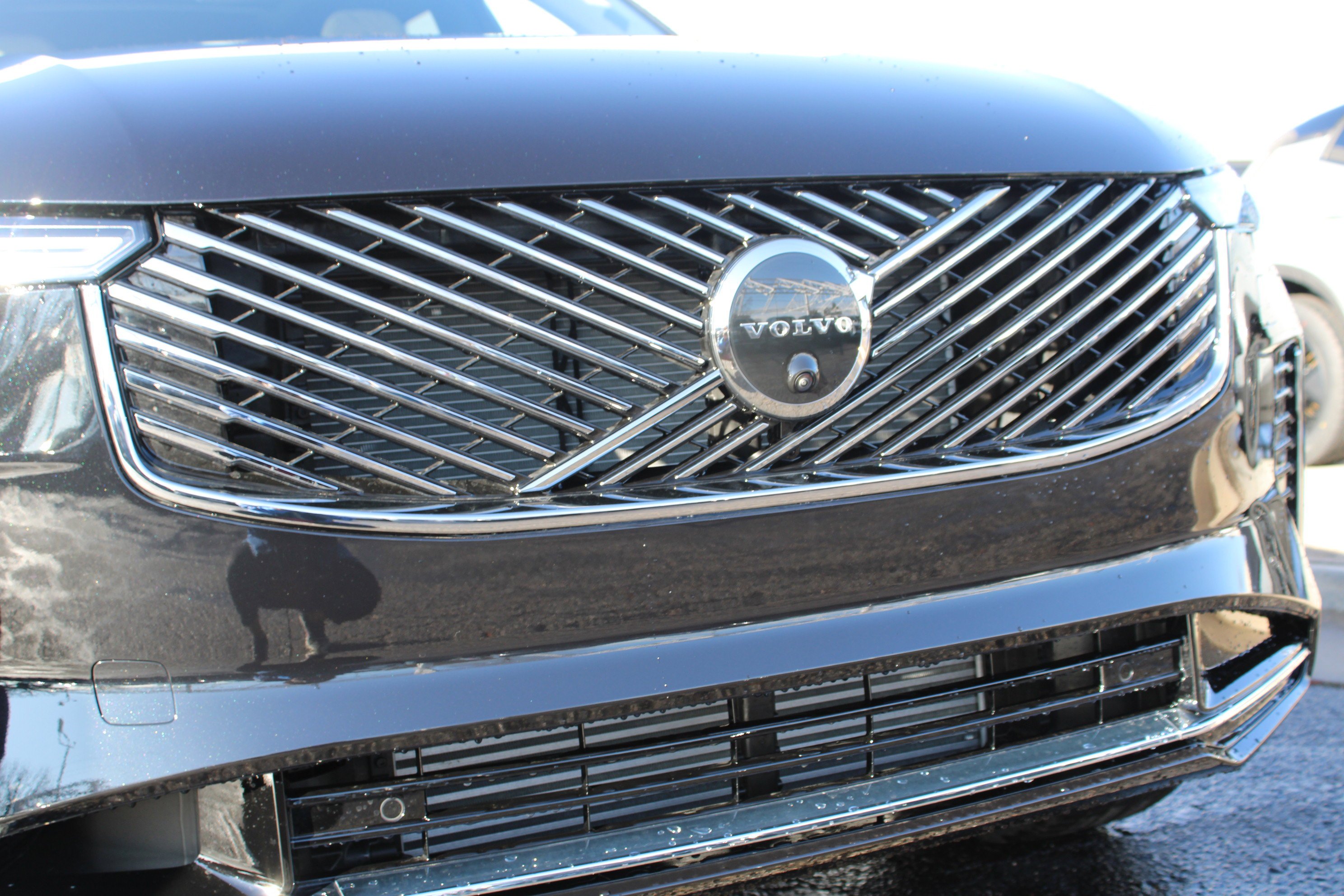 New 2026 Onyx Black Metallic Volvo Plus image 64