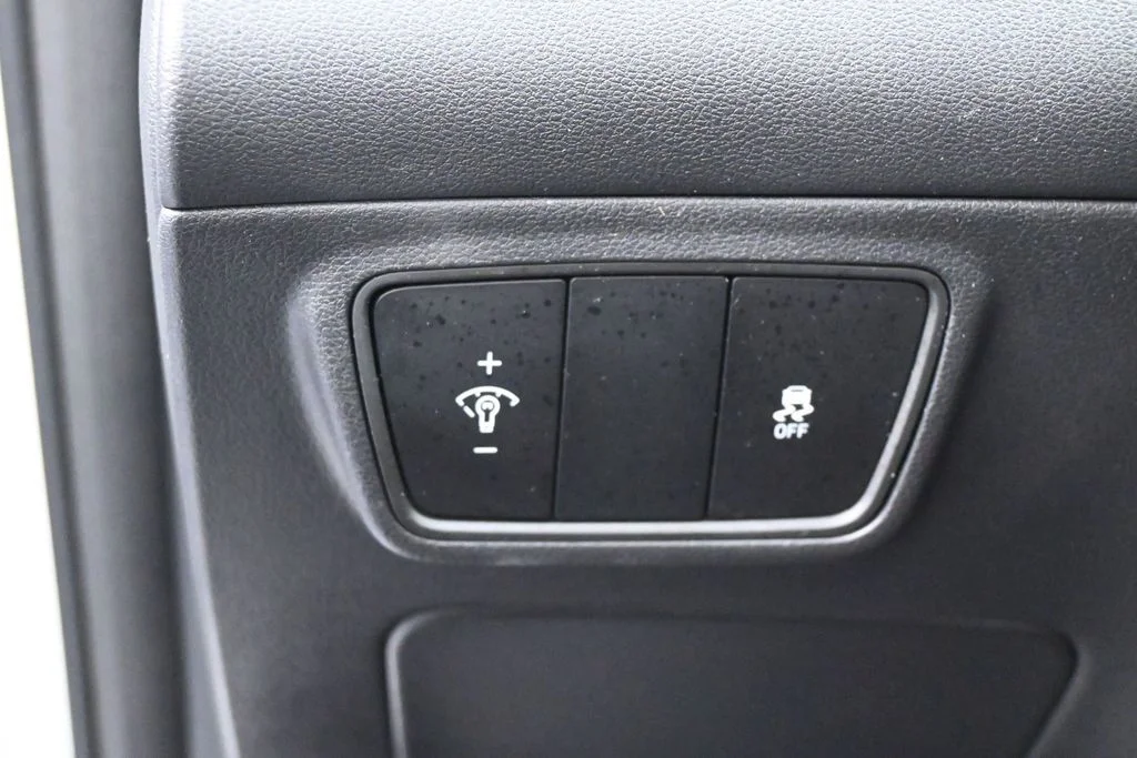 Used 2024 White Pearl Hyundai SE image 15