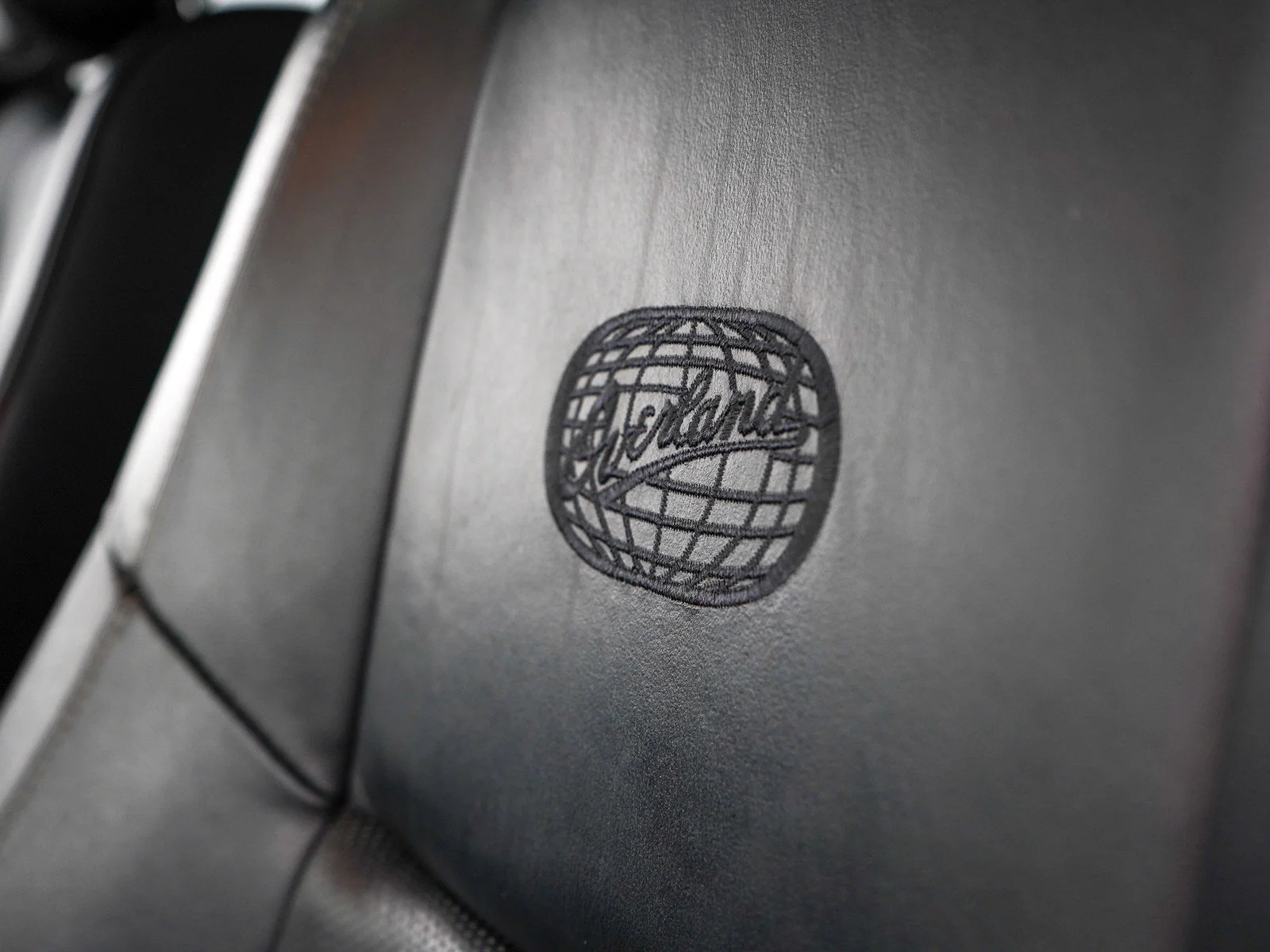 Used 2016 Brilliant Black Crystal Pearlcoat Jeep Overland image 23