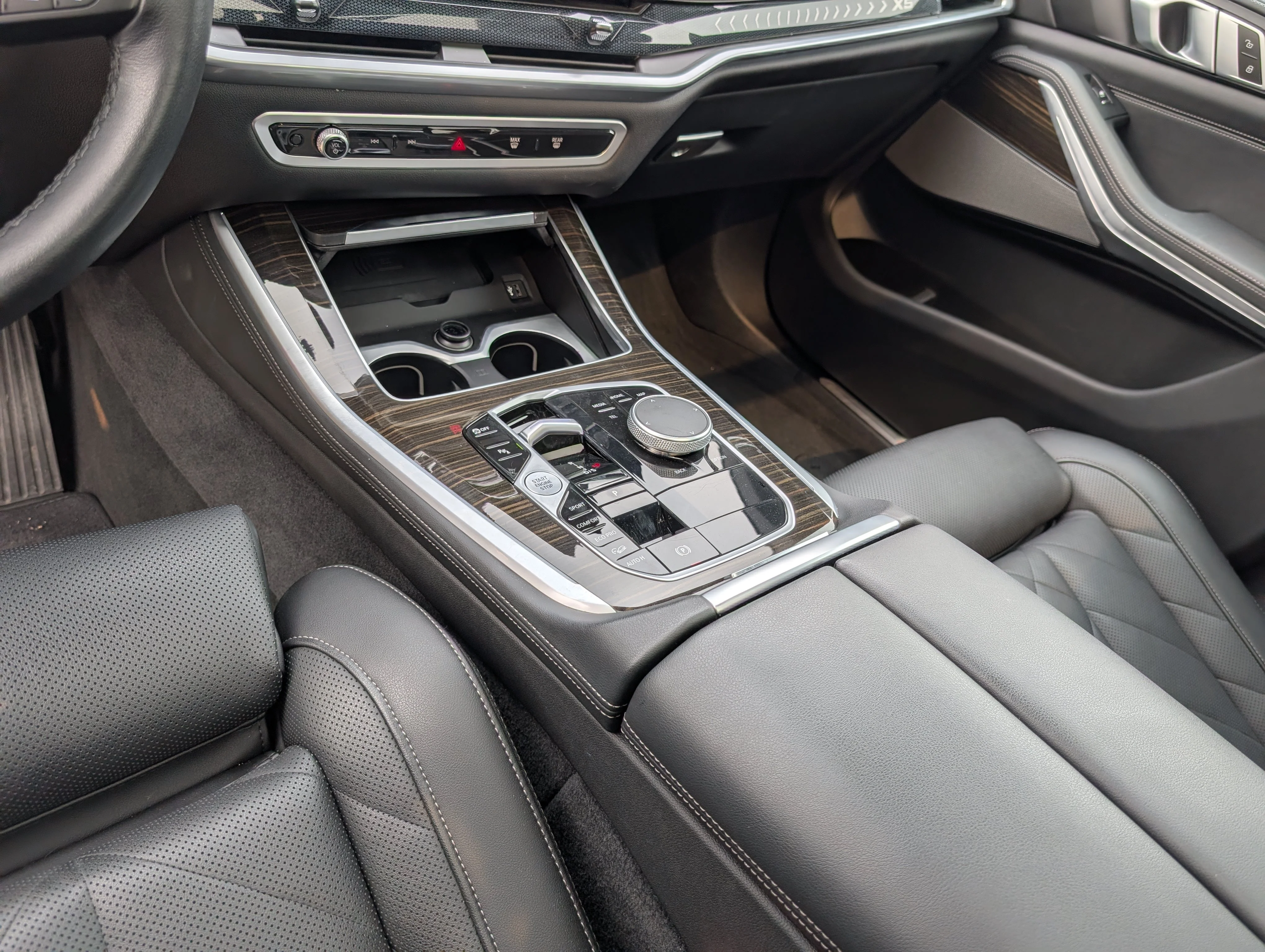 Used 2024 Black Sapphire Metallic BMW xDrive40i image 36