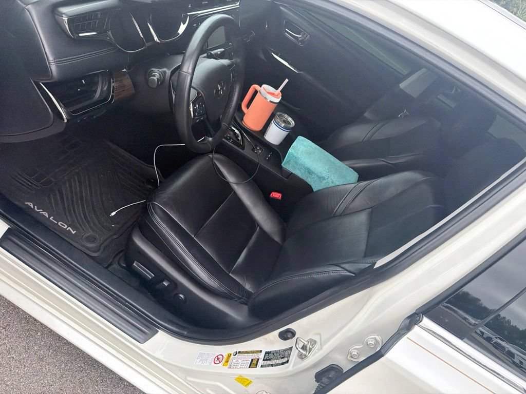 Used 2014 Blizzard Pearl Toyota XLE image 14