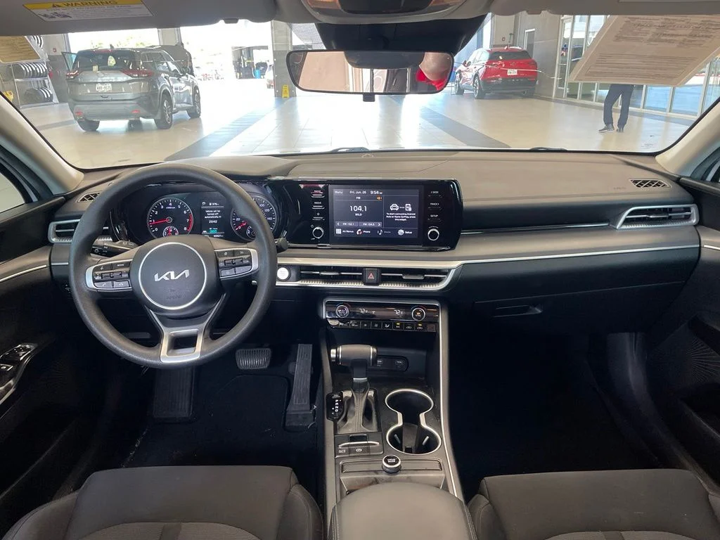 Used 2023 White Kia LXS image 10