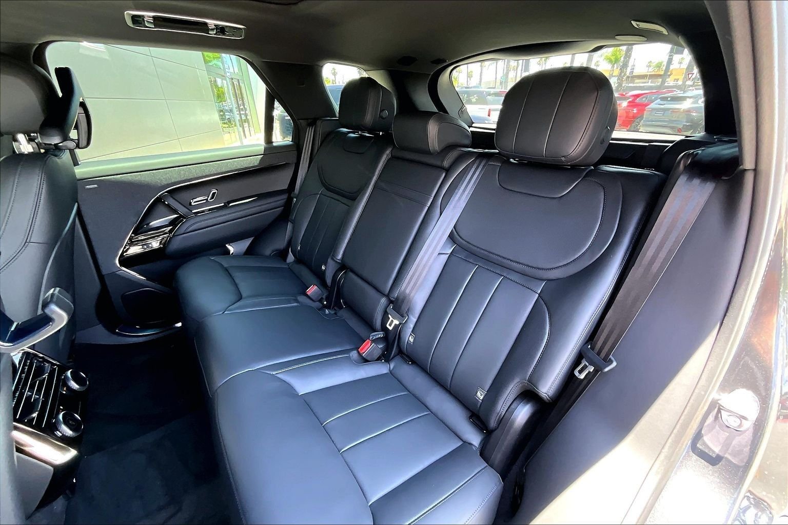 New 2026 Carpathian Grey Land Rover Dynamic SE image 10
