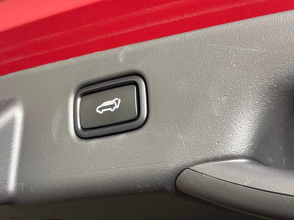 Used 2023 Red Kia Wind image 21