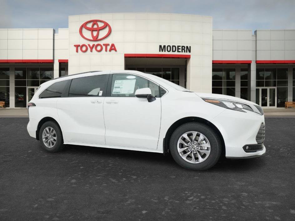 New 2026 Wind Chill Pearl Toyota XLE image 2