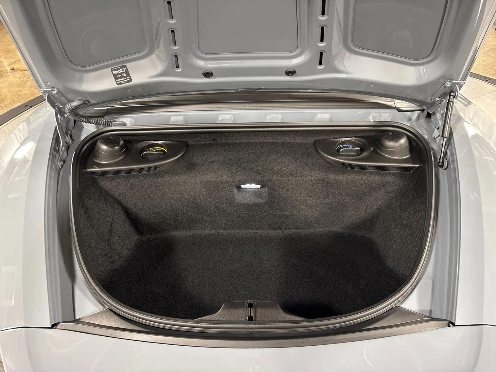 Used 2025  Porsche Base image 24