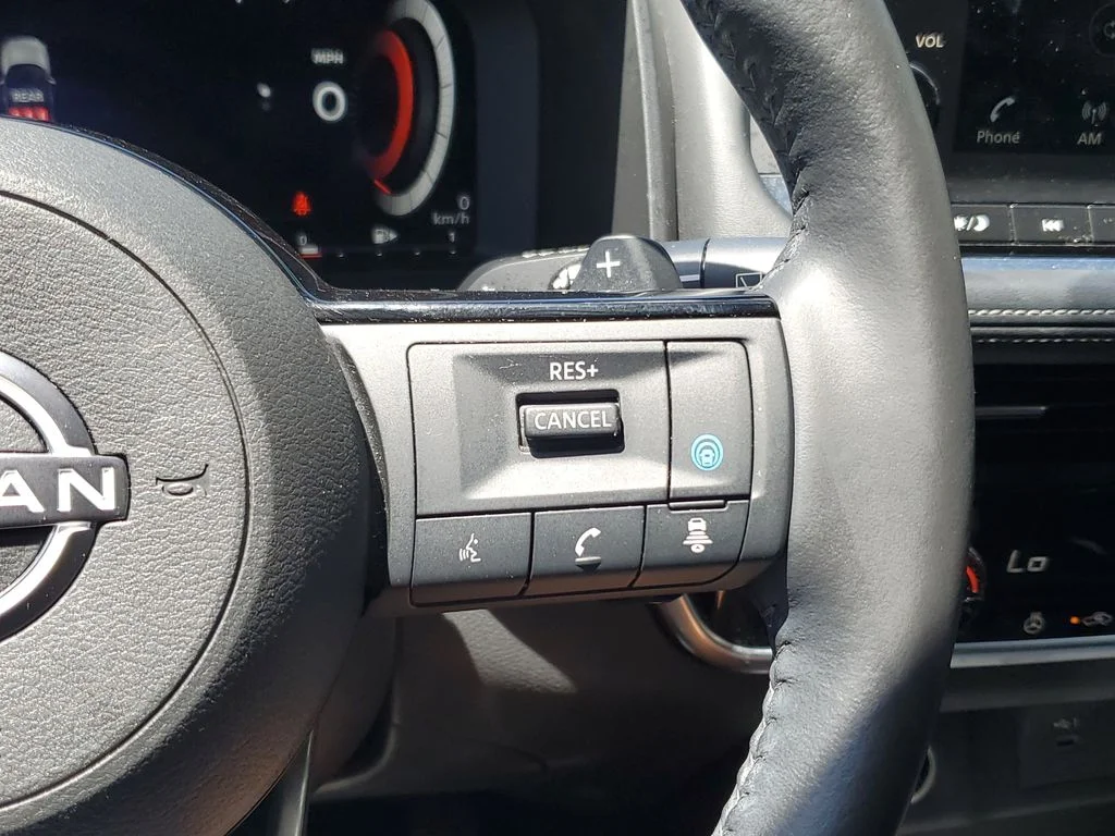 Used 2023 White Nissan Platinum image 26