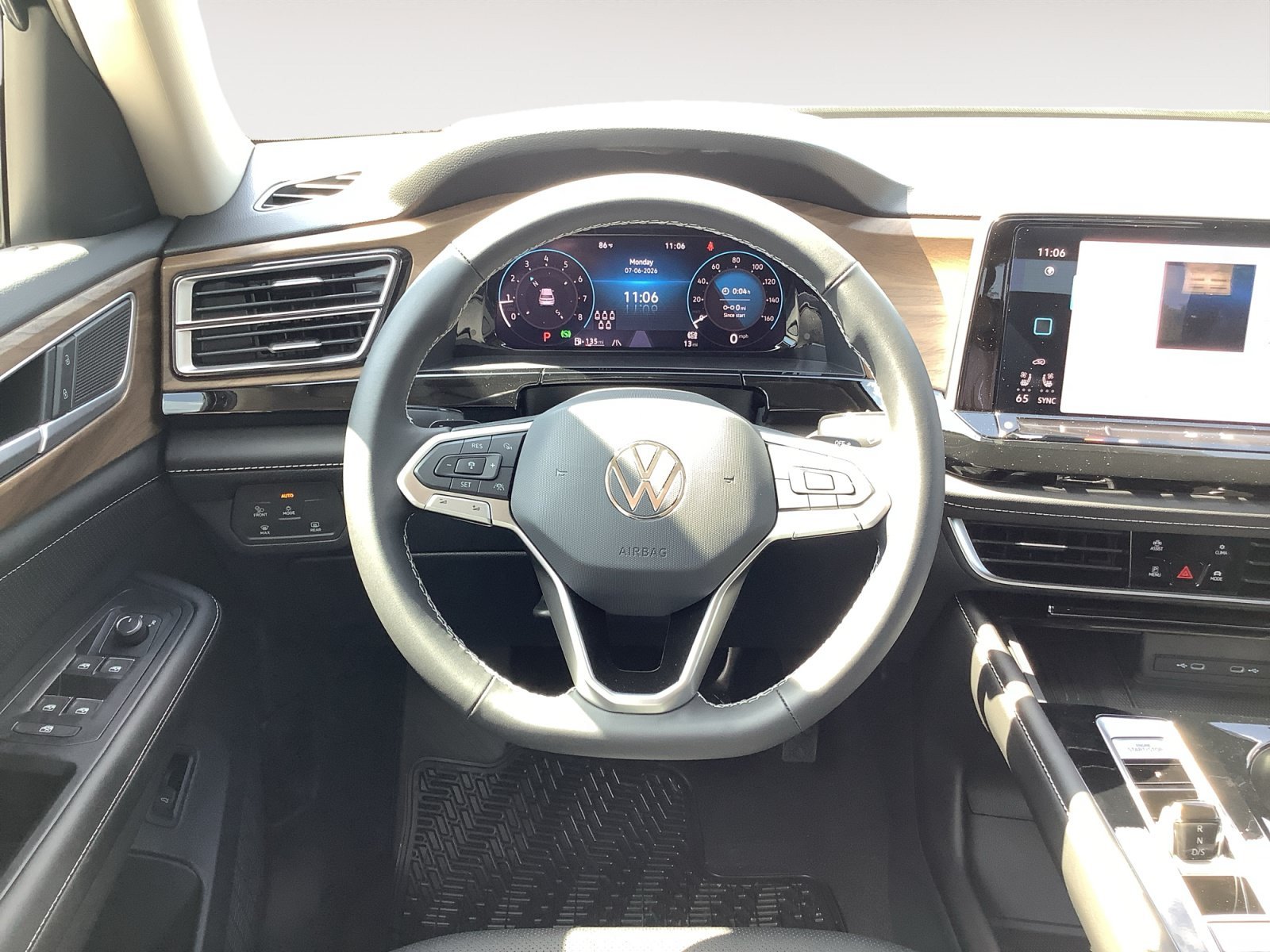 New 2026 Deep Black Pearl Volkswagen 2.0T SE w/Technology image 15