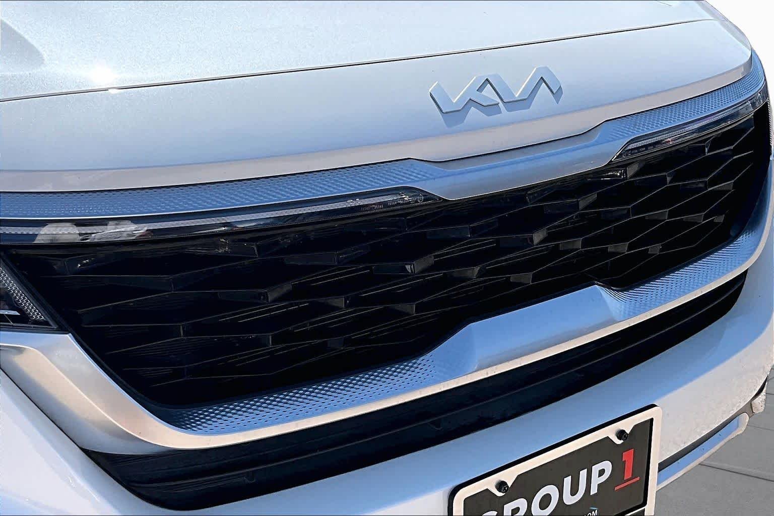 Used 2023 Snow White Pearl Kia S image 29