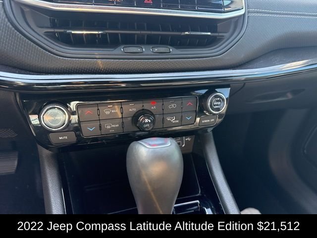 Used 2022 Bright White Clearcoat Jeep Latitude image 21