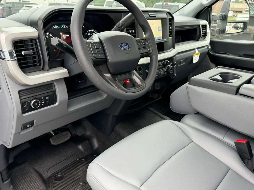 New 2027 Oxford White Ford F-350® XL image 7