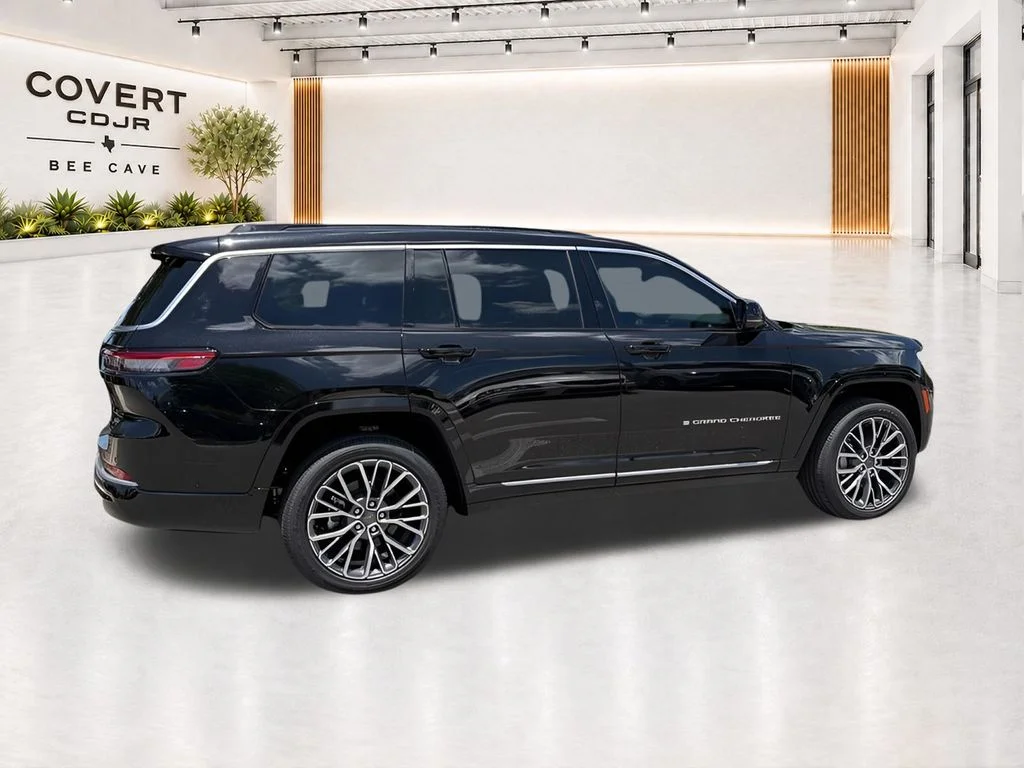 New 2026 Diamond Black Crystal Pearl-Coat Exterior Paint Jeep Summit image 14